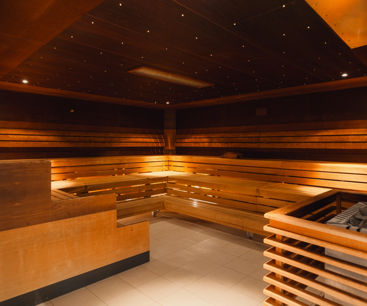 Black & White Sauna at Therme Zillertal