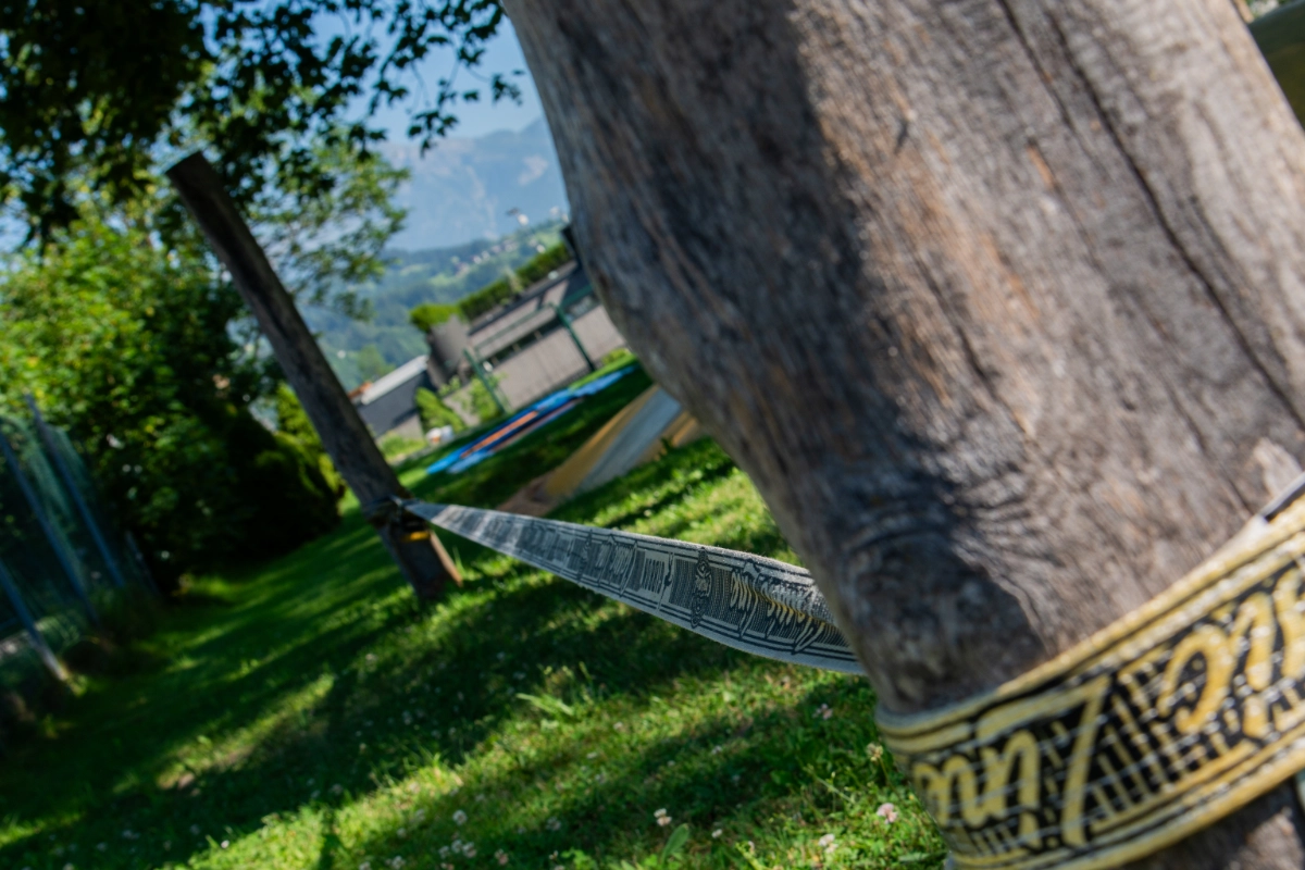 Slackline im Freibad Fügen