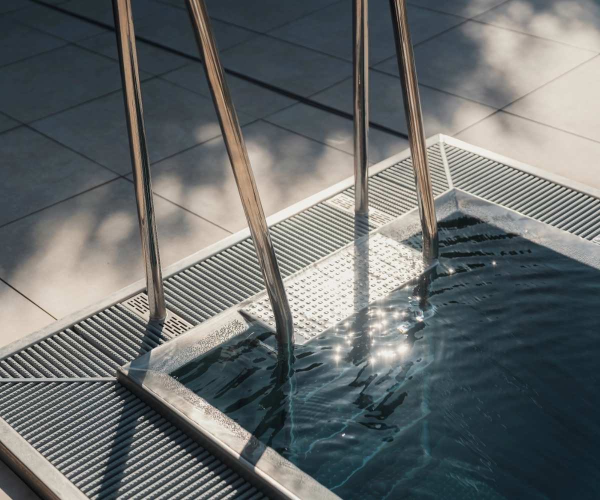 Outdoor Plunge Pool at Therme Zillertal